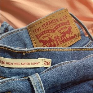 LightWashed Denim Levi’s Skinny Jeans